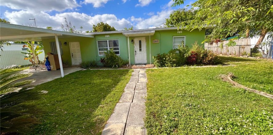 House in Homestead, Florida 4 bedrooms, 155.33 sq.m. № 2069570
