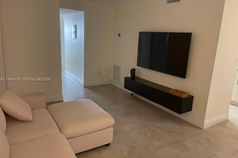 Снять в аренду кондоминиум в Хайалиа, Флорида 2 спальни, 70.61м2, № 2050823 - фото 7