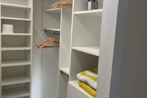 Снять в аренду кондоминиум в Хайалиа, Флорида 2 спальни, 70.61м2, № 2050823 - фото 3