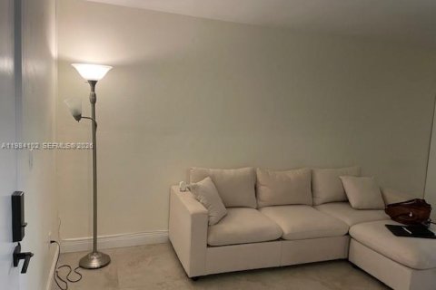 Снять в аренду кондоминиум в Хайалиа, Флорида 2 спальни, 70.61м2, № 2050823 - фото 10