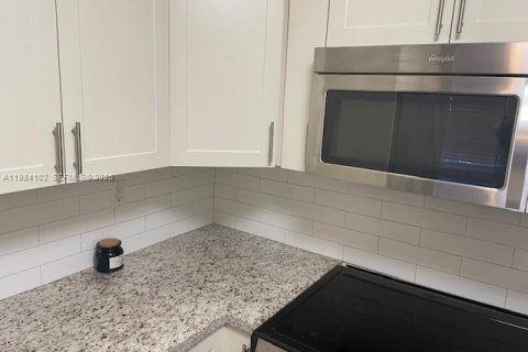 Снять в аренду кондоминиум в Хайалиа, Флорида 2 спальни, 70.61м2, № 2050823 - фото 12