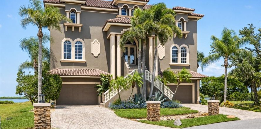 Villa ou maison à Port Richey, Floride 4 chambres, 419.45 m2 № 2238280