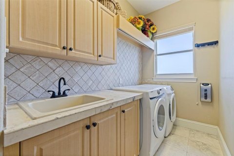 Villa ou maison à vendre à Port Richey, Floride: 4 chambres, 419.45 m2 № 2238280 - photo 29