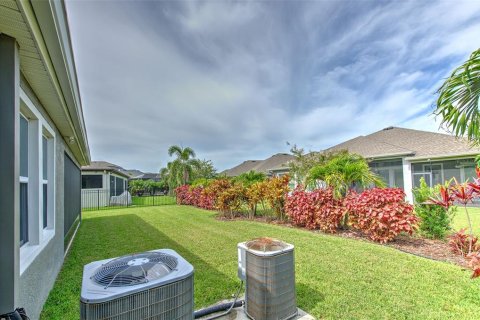 House in Apollo Beach, Florida 5 bedrooms, 297.19 sq.m. № 2099302 - photo 16