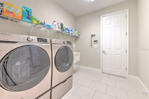 House in Apollo Beach, Florida 5 bedrooms, 297.19 sq.m. № 2099302 - photo 29