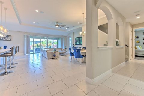 House in Apollo Beach, Florida 5 bedrooms, 297.19 sq.m. № 2099302 - photo 26