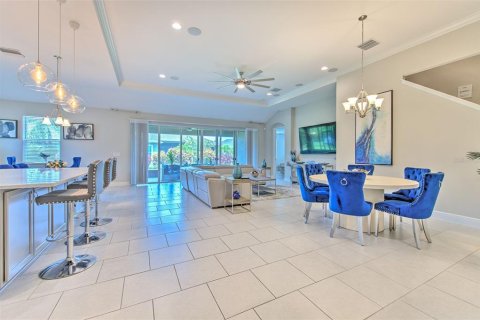 House in Apollo Beach, Florida 5 bedrooms, 297.19 sq.m. № 2099302 - photo 30