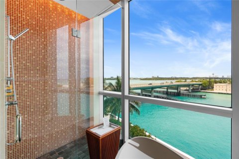 Copropriété à vendre à Bal Harbour, Floride: 1 chambre, 47.38 m2 № 1963084 - photo 1