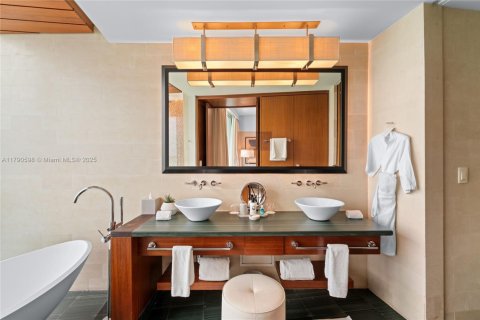 Copropriété à vendre à Bal Harbour, Floride: 1 chambre, 47.38 m2 № 1963084 - photo 13