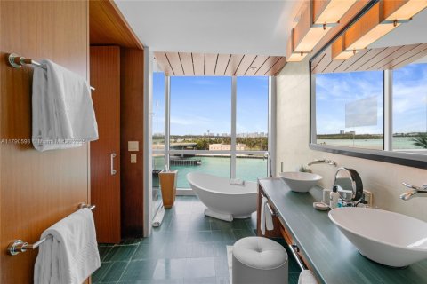 Copropriété à vendre à Bal Harbour, Floride: 1 chambre, 47.38 m2 № 1963084 - photo 14