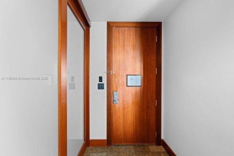 Copropriété à vendre à Bal Harbour, Floride: 1 chambre, 47.38 m2 № 1963084 - photo 15