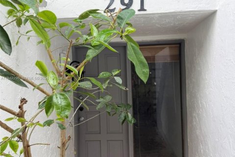 Condominio en Miami, Florida, 3 dormitorios  № 1999931