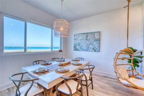 House in St. Lucie, Florida 4 bedrooms, 257.53 sq.m. № 2049118 - photo 19