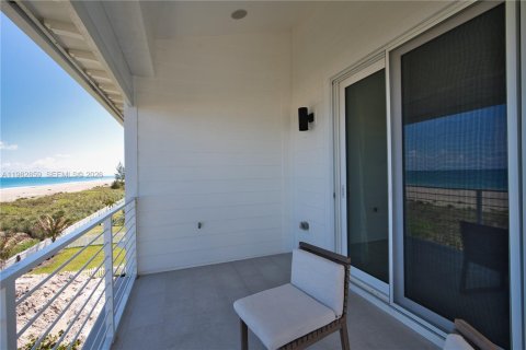 House in St. Lucie, Florida 4 bedrooms, 257.53 sq.m. № 2049118 - photo 27