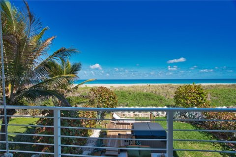 House in St. Lucie, Florida 4 bedrooms, 257.53 sq.m. № 2049118 - photo 13