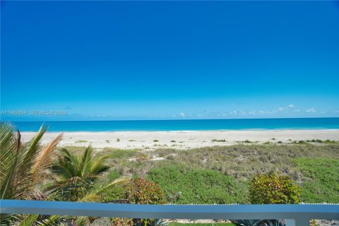 House in St. Lucie, Florida 4 bedrooms, 257.53 sq.m. № 2049118 - photo 26