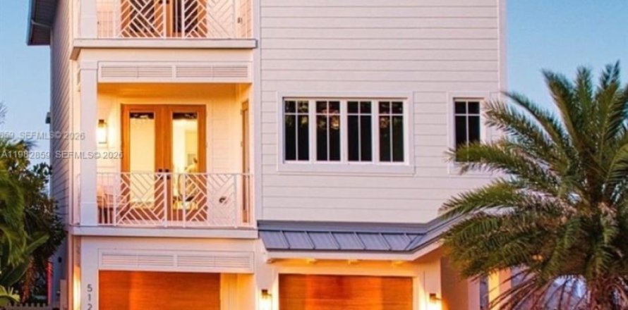 House in St. Lucie, Florida 4 bedrooms, 257.53 sq.m. № 2049118