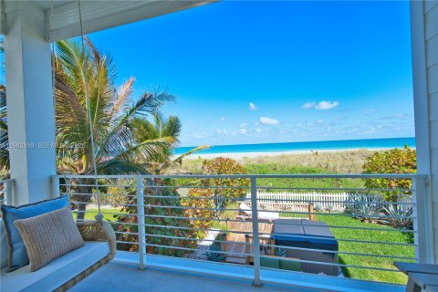 House in St. Lucie, Florida 4 bedrooms, 257.53 sq.m. № 2049118 - photo 4