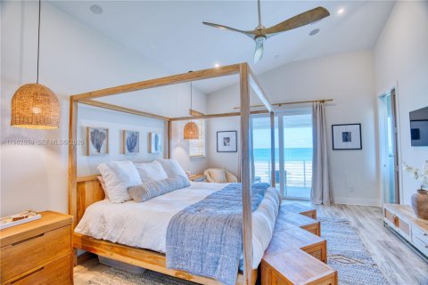 House in St. Lucie, Florida 4 bedrooms, 257.53 sq.m. № 2049118 - photo 25