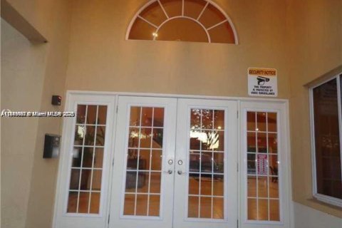 Купить кондоминиум в Тамарак, Флорида 1 спальня, 64.57м2, № 2035245 - фото 9