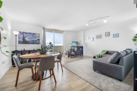 Condominio en venta en Miami, Florida, 1 dormitorio, 75.81 m2 № 2001069 - foto 3