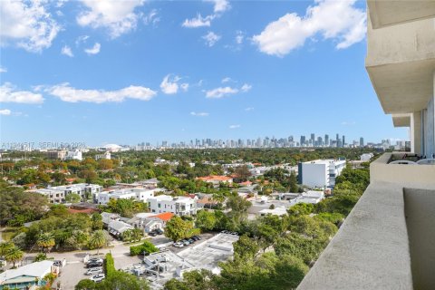 Condominio en venta en Miami, Florida, 1 dormitorio, 75.81 m2 № 2001069 - foto 13
