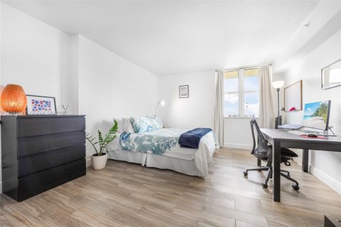 Condominio en venta en Miami, Florida, 1 dormitorio, 75.81 m2 № 2001069 - foto 10