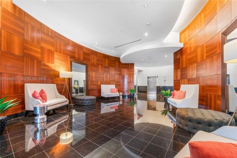 Condominio en venta en Miami, Florida, 1 dormitorio, 75.81 m2 № 2001069 - foto 2