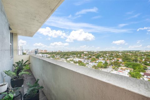 Condominio en venta en Miami, Florida, 1 dormitorio, 75.81 m2 № 2001069 - foto 12
