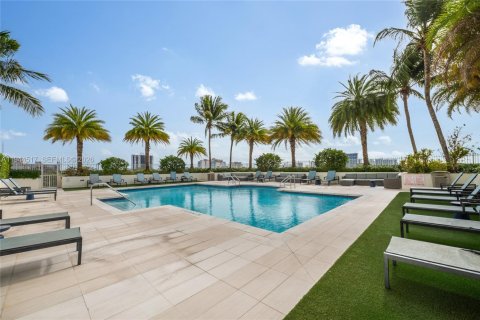 Condominio en venta en Miami, Florida, 1 dormitorio, 75.81 m2 № 2001069 - foto 14