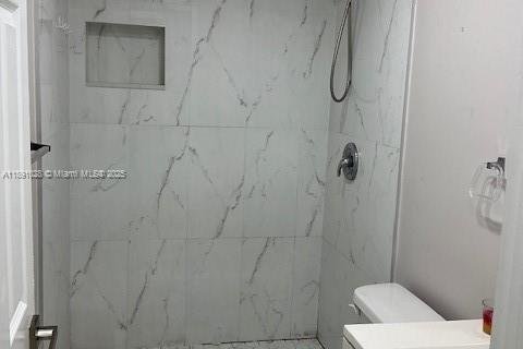 Apartamento en alquiler en Miami, Florida, 3 dormitorios, 218.69 m2 № 1944398 - foto 19