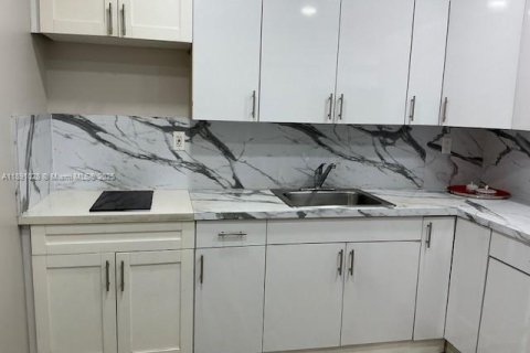 Apartamento en alquiler en Miami, Florida, 3 dormitorios, 218.69 m2 № 1944398 - foto 13