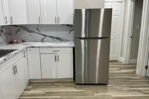 Apartamento en alquiler en Miami, Florida, 3 dormitorios, 218.69 m2 № 1944398 - foto 21