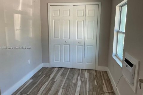 Apartamento en alquiler en Miami, Florida, 3 dormitorios, 218.69 m2 № 1944398 - foto 25