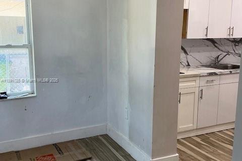 Apartamento en alquiler en Miami, Florida, 3 dormitorios, 218.69 m2 № 1944398 - foto 23