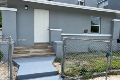 Apartamento en alquiler en Miami, Florida, 3 dormitorios, 218.69 m2 № 1944398 - foto 4