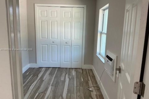 Apartamento en alquiler en Miami, Florida, 3 dormitorios, 218.69 m2 № 1944398 - foto 11