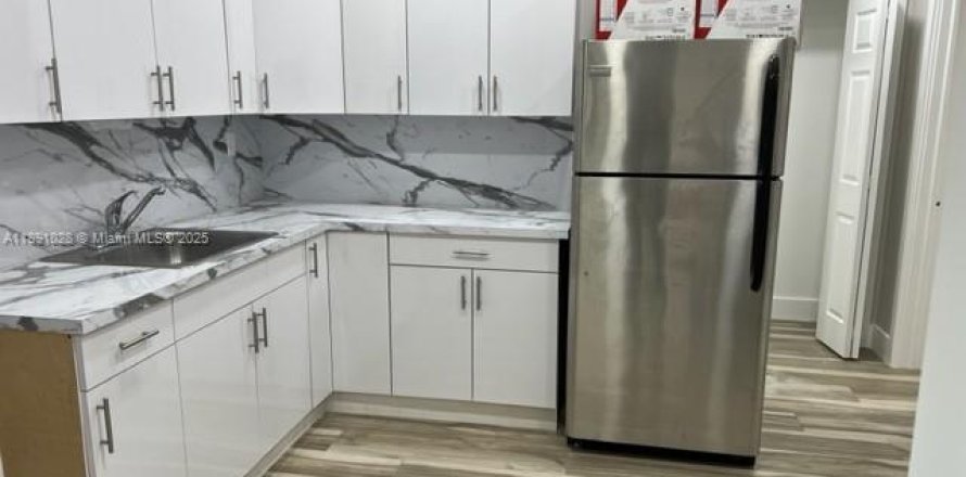 Apartamento en Miami, Florida 3 dormitorios, 218.69 m2 № 1944398