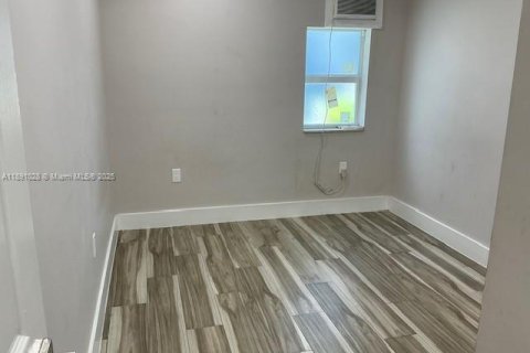 Apartamento en alquiler en Miami, Florida, 3 dormitorios, 218.69 m2 № 1944398 - foto 14