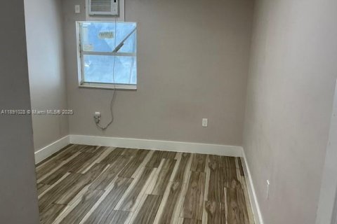 Apartamento en alquiler en Miami, Florida, 3 dormitorios, 218.69 m2 № 1944398 - foto 15