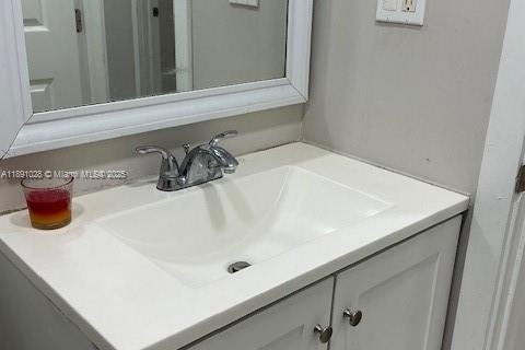 Apartamento en alquiler en Miami, Florida, 3 dormitorios, 218.69 m2 № 1944398 - foto 20