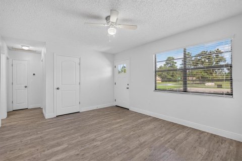 Immobilier commercial à vendre à Spring Hill, Floride: 6 chambres, 214.05 m2 № 2364606 - photo 3