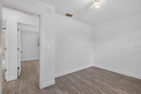 Immobilier commercial à vendre à Spring Hill, Floride: 6 chambres, 214.05 m2 № 2364606 - photo 18