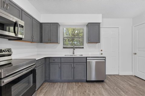 Immobilier commercial à vendre à Spring Hill, Floride: 6 chambres, 214.05 m2 № 2364606 - photo 8