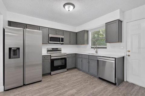 Immobilier commercial à vendre à Spring Hill, Floride: 6 chambres, 214.05 m2 № 2364606 - photo 6