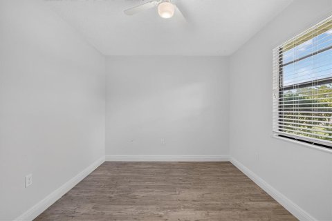 Immobilier commercial à vendre à Spring Hill, Floride: 6 chambres, 214.05 m2 № 2364606 - photo 16