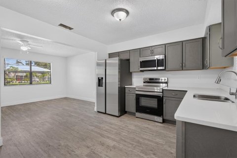 Immobilier commercial à vendre à Spring Hill, Floride: 6 chambres, 214.05 m2 № 2364606 - photo 9