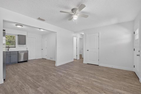 Immobilier commercial à vendre à Spring Hill, Floride: 6 chambres, 214.05 m2 № 2364606 - photo 4