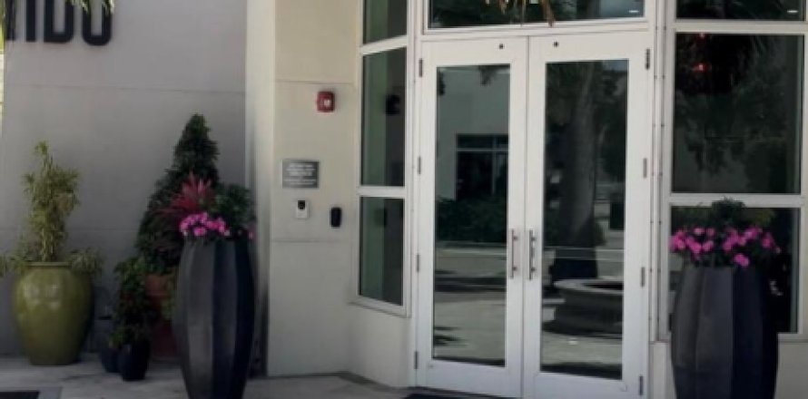 Condominio en West Palm Beach, Florida, 2 dormitorios № 1128909
