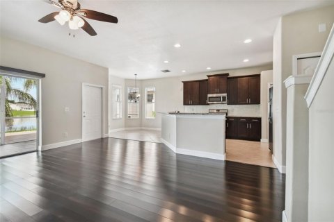 House in Apollo Beach, Florida 4 bedrooms, 222.32 sq.m. № 2149644 - photo 5